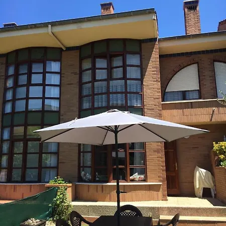 Chalet En Cerca De La Playa. * Laredo