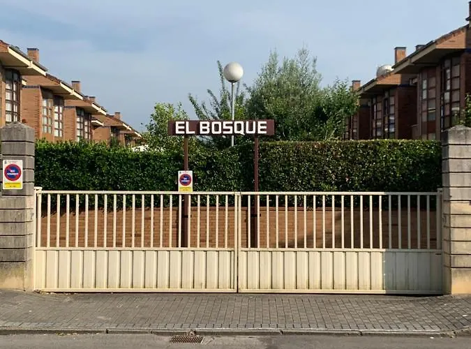 En Cerca De La Playa. * Laredo