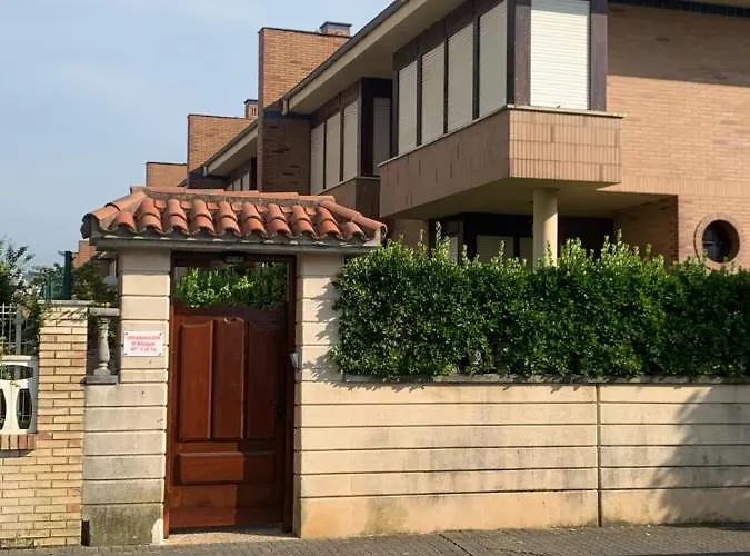 Vakantiehuis En Cerca De La Playa. *