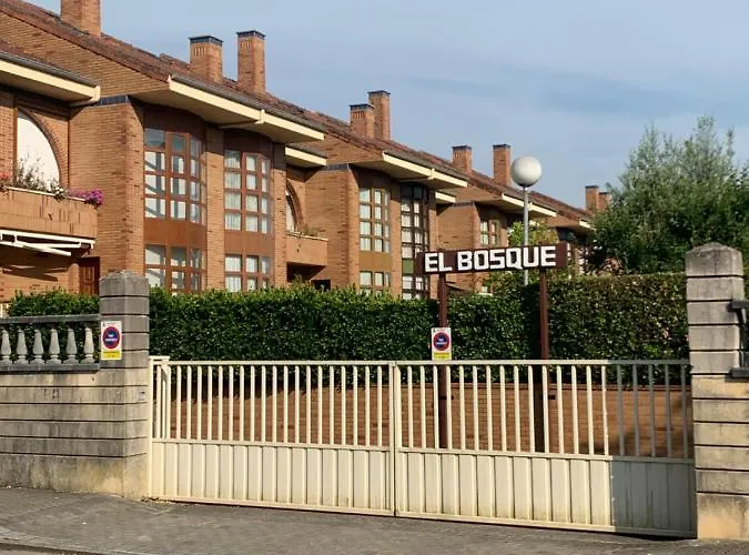 En Cerca De La Playa. * Laredo