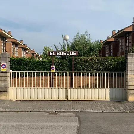 En Cerca De La Playa. * Laredo